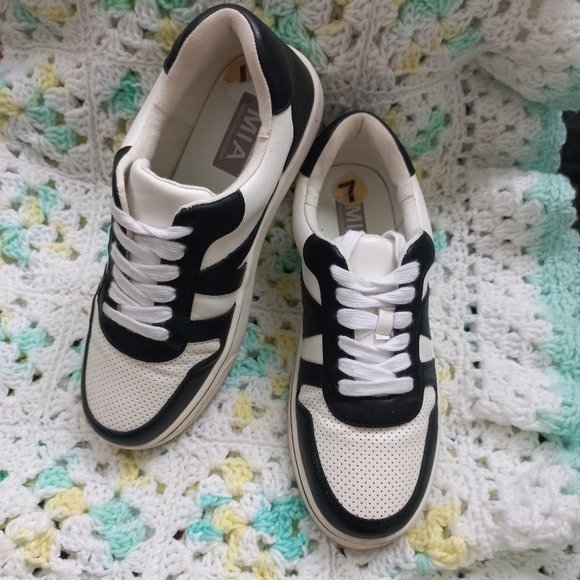 Mia Women's Koast-c Black/White Sneakers Size 7 US - Picture 3 of 16